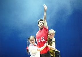 2004年12月，我司舞蹈《人水魂》參加廣東省首屆民營企業文藝匯演獲得銀獎