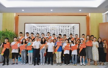 潛心篤志，筑夢啟航——廣東霸王花集團舉行2023年高考獎學(xué)金發(fā)放儀式